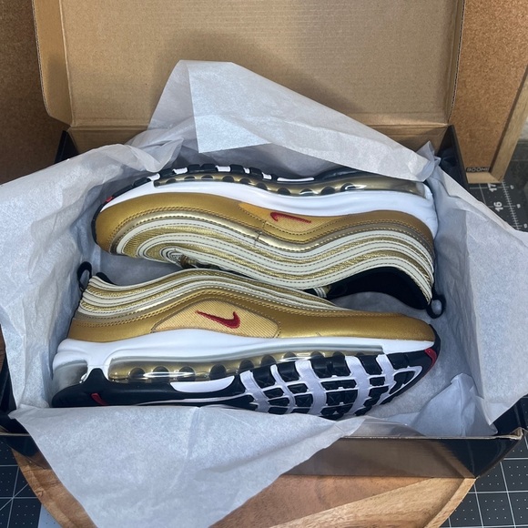 Nike
Air max 97
'Metallic gold 23
NWOT - Picture 5 of 16